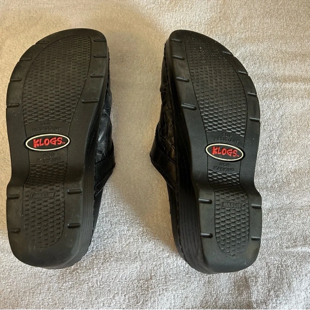 Klogs Women's Black Patterned Slip-On Clogs - Picture 6 of 8